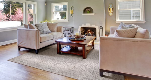 Layered rugs in living room : how to make the right choices